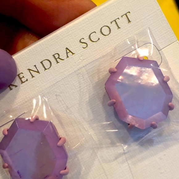 NWT Kendra Scott RARE & RETIRED Morgan Earrings Lilac Pearl Matte Beautiful! - Picture 7 of 16